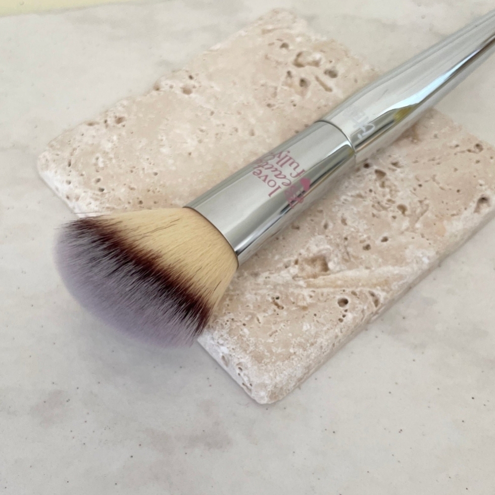It Cosmetics Love Beauty Fully Flawless Blush Brush - Picture 4 of 6